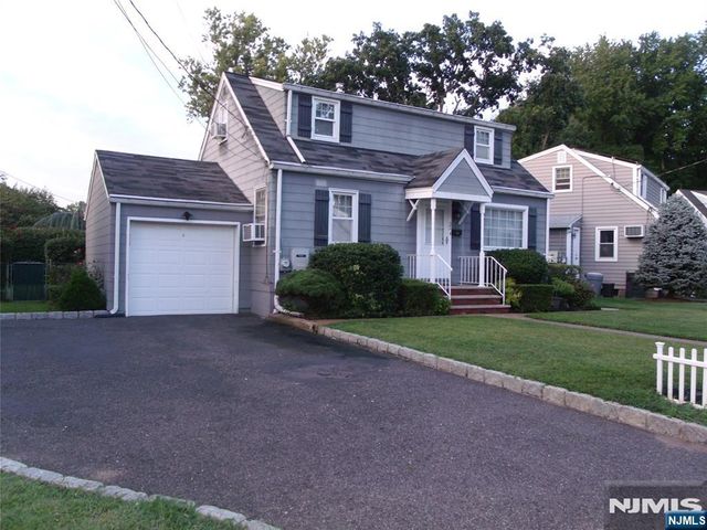 32 Dojean Court, Bergenfield, NJ 07621