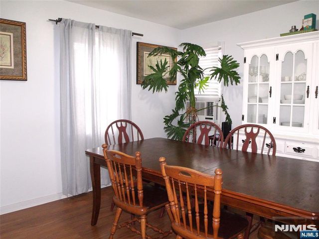32 Dojean Court, Bergenfield, NJ 07621