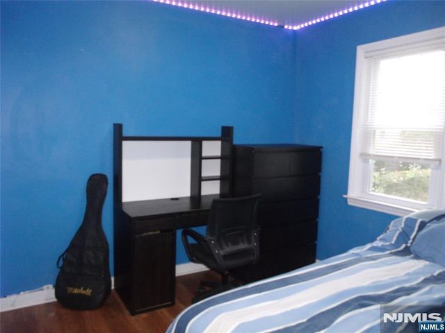 32 Dojean Court, Bergenfield, NJ 07621
