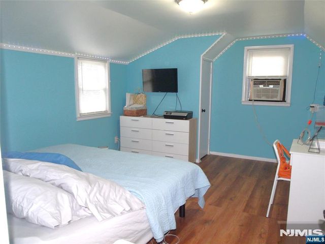 32 Dojean Court, Bergenfield, NJ 07621