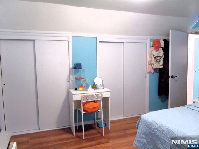32 Dojean Court, Bergenfield, NJ 07621