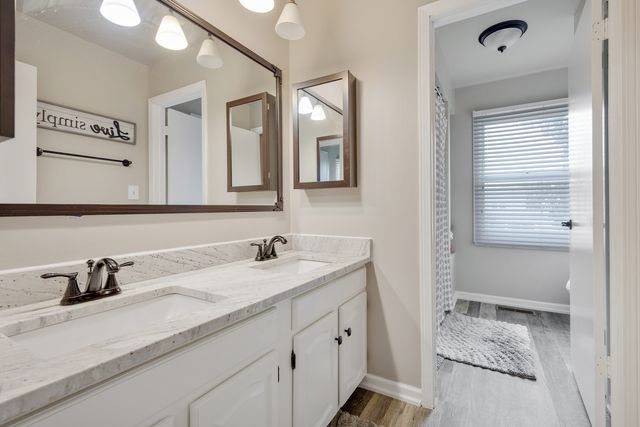 717 S Point Drive, Schaumburg, IL 60193