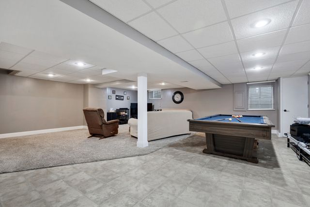 717 S Point Drive, Schaumburg, IL 60193
