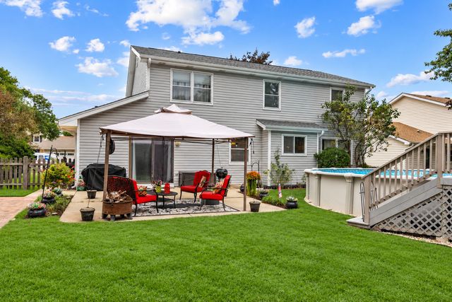 717 S Point Drive, Schaumburg, IL 60193