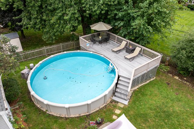 717 S Point Drive, Schaumburg, IL 60193