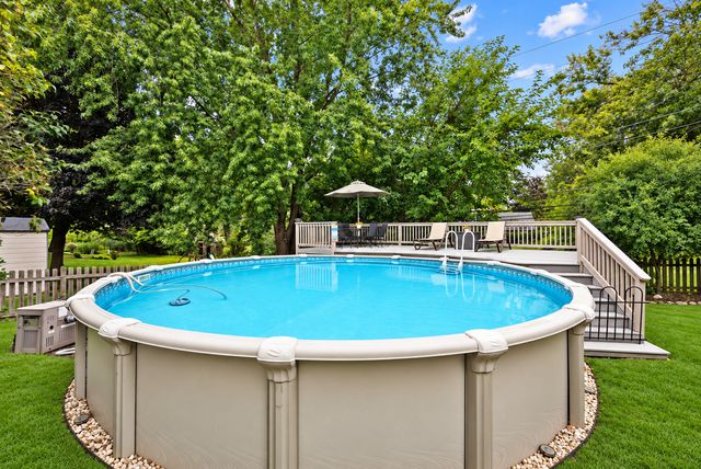 717 S Point Drive, Schaumburg, IL 60193
