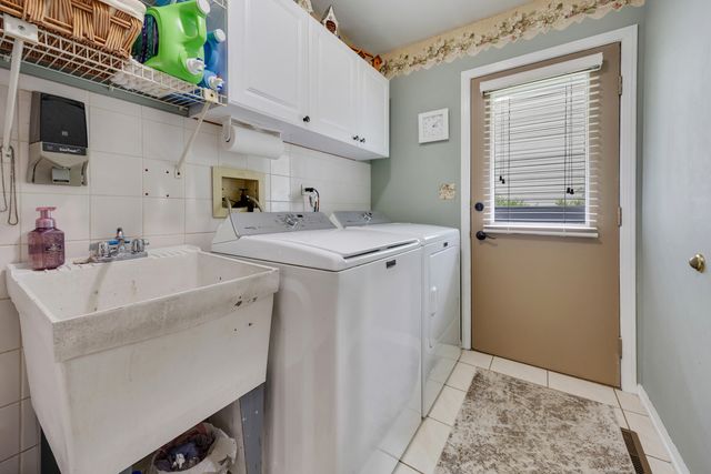 717 S Point Drive, Schaumburg, IL 60193