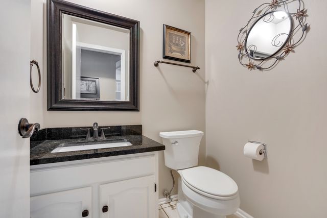 717 S Point Drive, Schaumburg, IL 60193