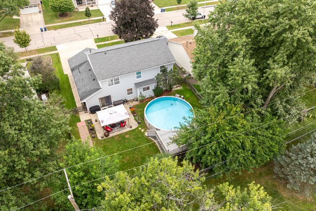 717 S Point Drive, Schaumburg, IL 60193