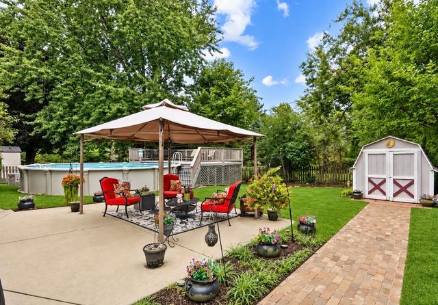 717 S Point Drive, Schaumburg, IL 60193