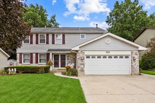 717 S Point Drive, Schaumburg, IL 60193