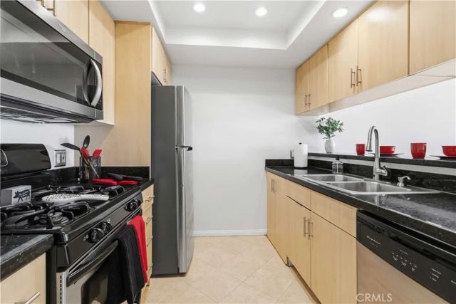 7826 Topanga Canyon 322, Canoga Park, CA 91304