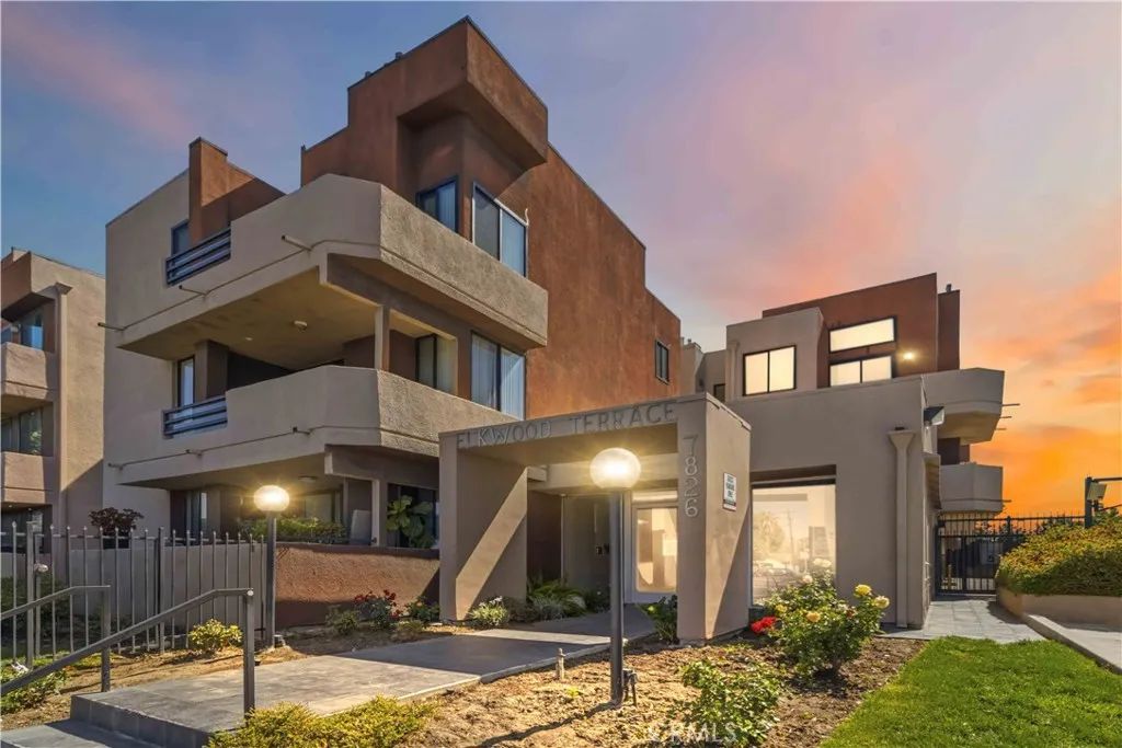 7826 Topanga Canyon 322, Canoga Park, CA 91304
