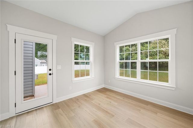 160 Red Maple Way, King, NC 27021