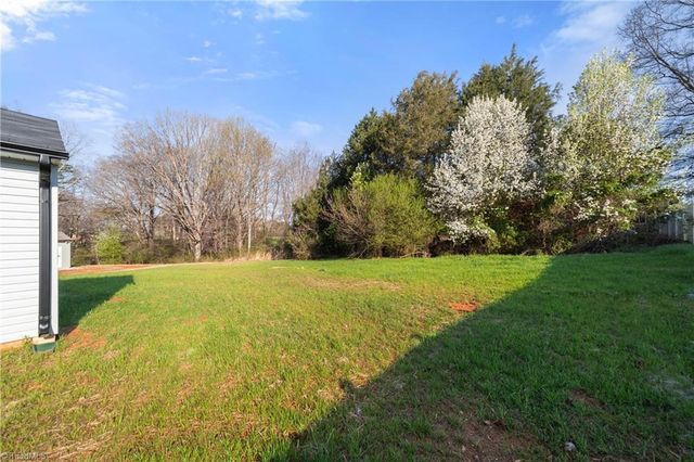 160 Red Maple Way, King, NC 27021