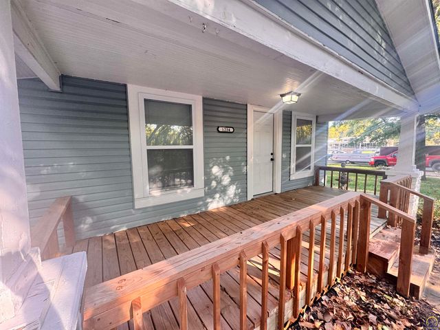 1234 SW McAlister AVE, Topeka, KS 66604
