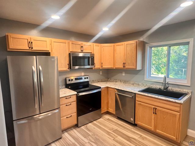 1234 SW McAlister AVE, Topeka, KS 66604