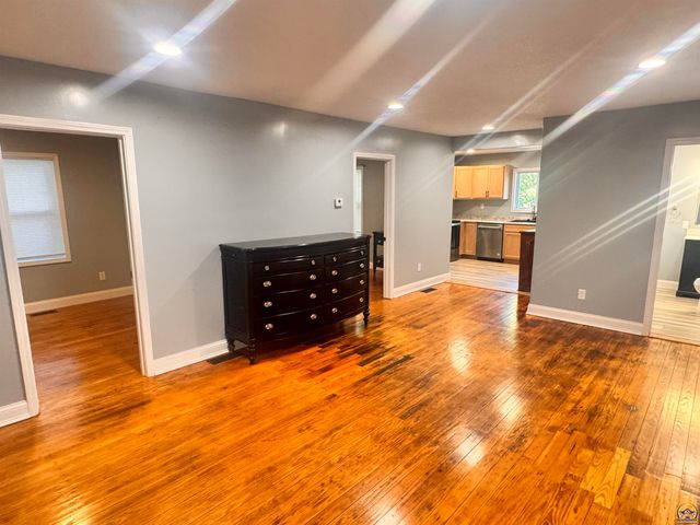 1234 SW McAlister AVE, Topeka, KS 66604