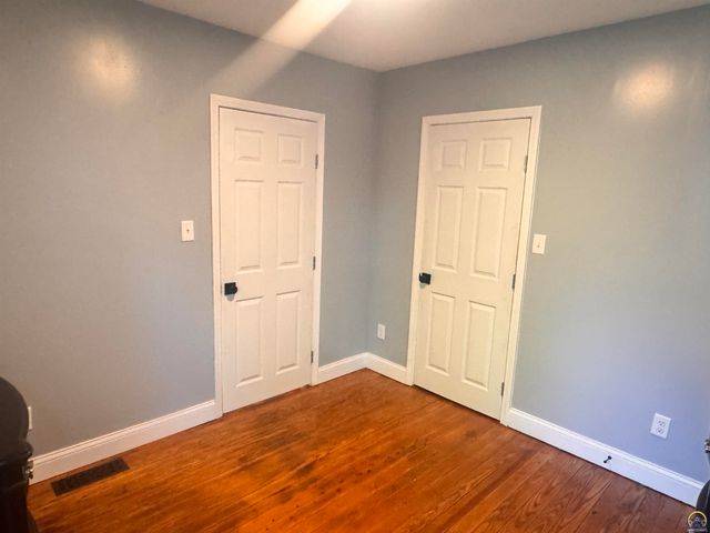 1234 SW McAlister AVE, Topeka, KS 66604