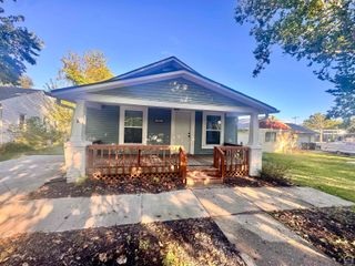 1234 SW McAlister AVE, Topeka, KS 66604