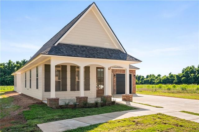 1007 TRADITIONS Loop, Alexandria, LA 71303
