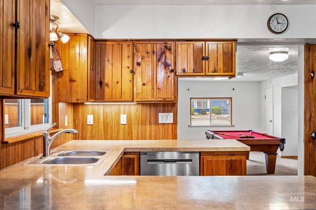 2015 Washington Ave, Caldwell, ID 83605