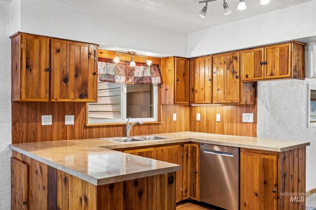 2015 Washington Ave, Caldwell, ID 83605