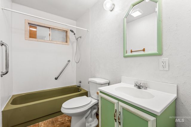 2015 Washington Ave, Caldwell, ID 83605