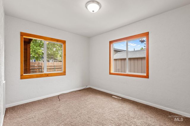 2015 Washington Ave, Caldwell, ID 83605