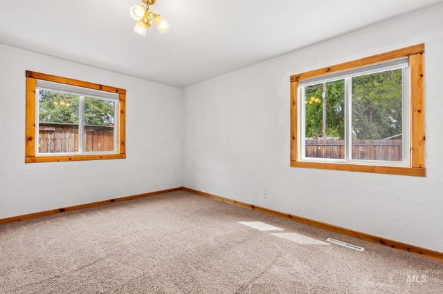 2015 Washington Ave, Caldwell, ID 83605