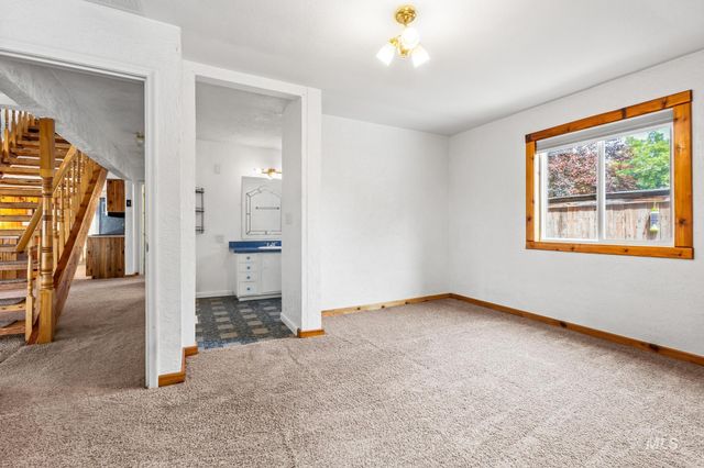 2015 Washington Ave, Caldwell, ID 83605