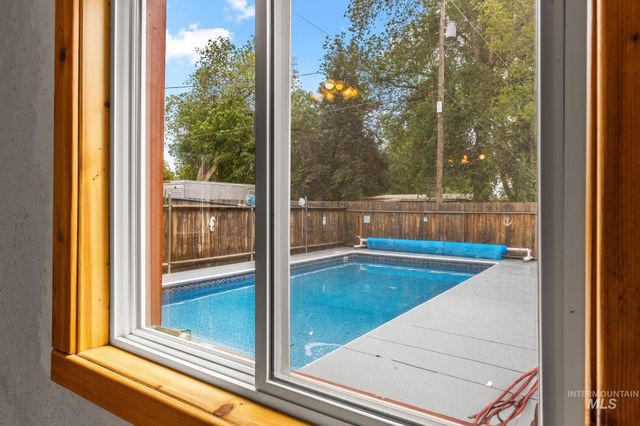 2015 Washington Ave, Caldwell, ID 83605