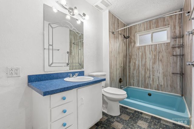 2015 Washington Ave, Caldwell, ID 83605