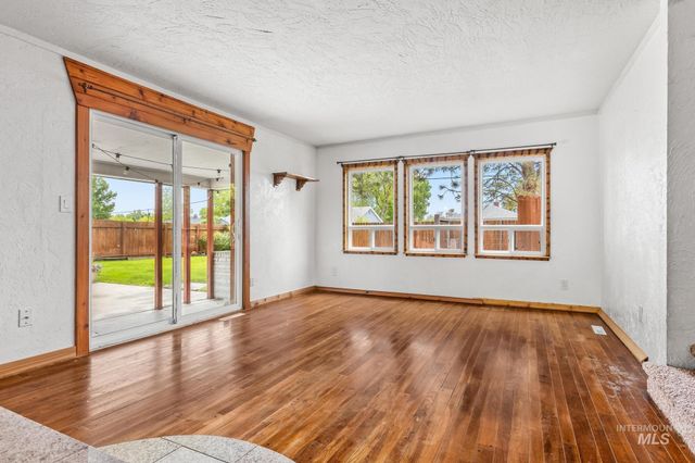 2015 Washington Ave, Caldwell, ID 83605