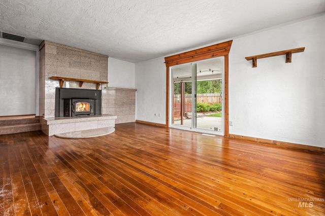 2015 Washington Ave, Caldwell, ID 83605