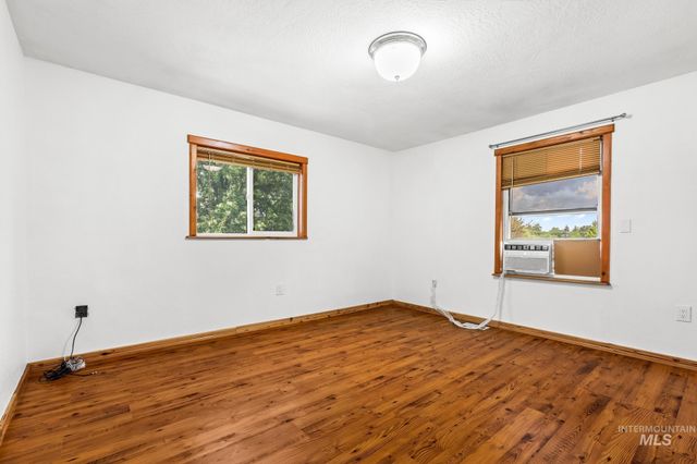 2015 Washington Ave, Caldwell, ID 83605