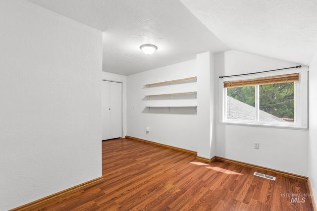 2015 Washington Ave, Caldwell, ID 83605