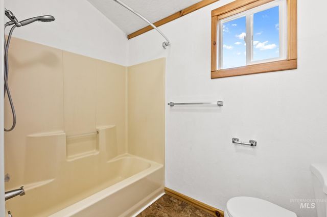 2015 Washington Ave, Caldwell, ID 83605