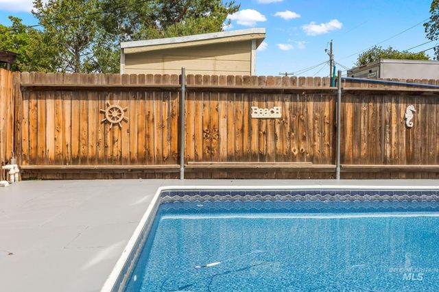 2015 Washington Ave, Caldwell, ID 83605