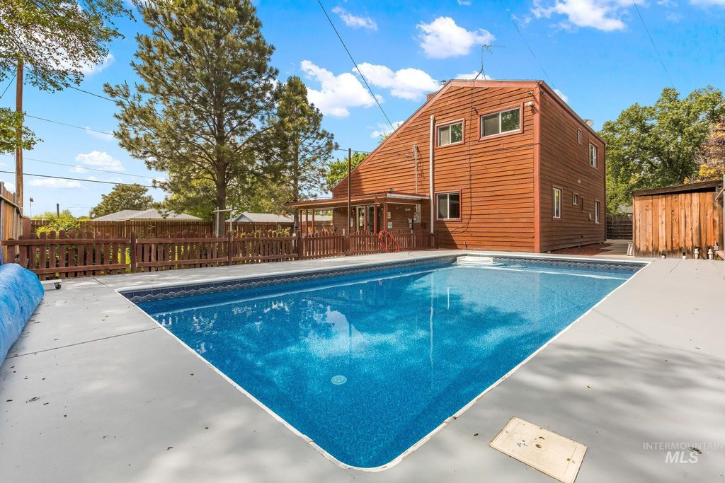 2015 Washington Ave, Caldwell, ID 83605