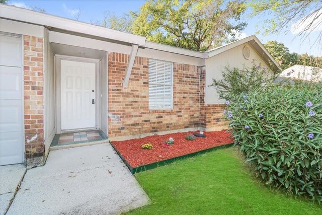 5706 Guildwood Drive, Arlington, TX 76017