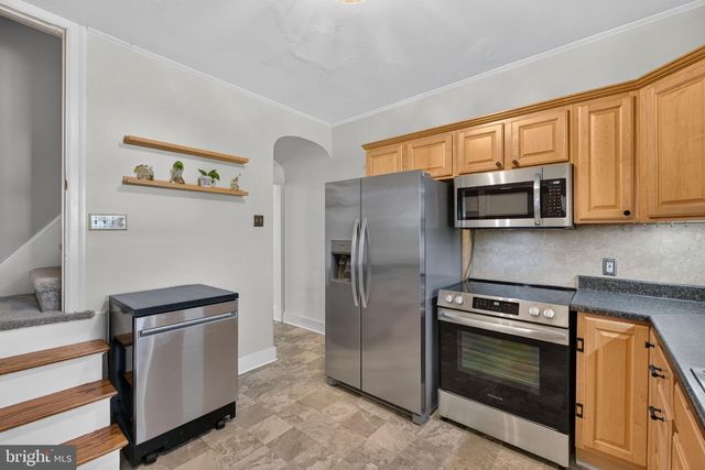 201 W MAIN ST, Leola, PA 17540