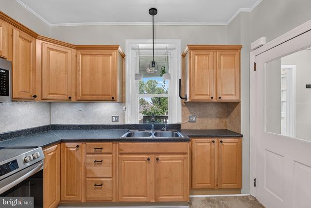 201 W MAIN ST, Leola, PA 17540