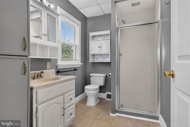 201 W MAIN ST, Leola, PA 17540