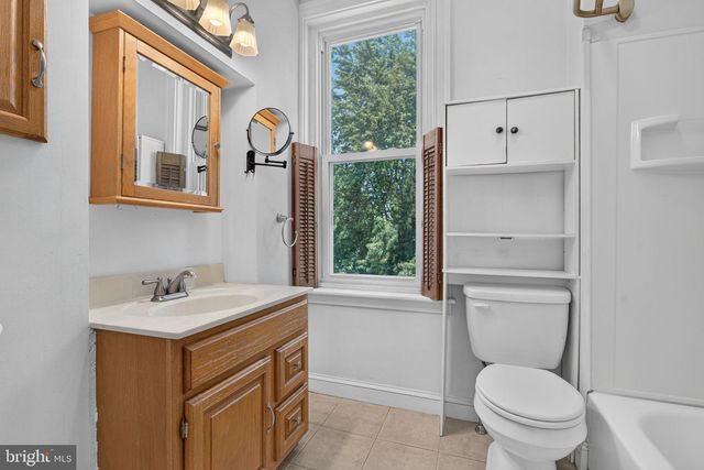 201 W MAIN ST, Leola, PA 17540