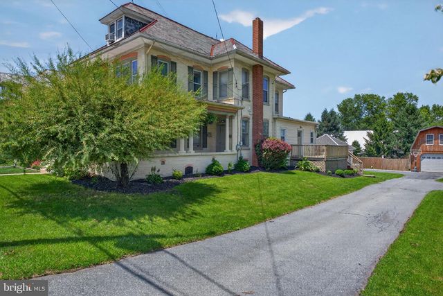 201 W MAIN ST, Leola, PA 17540