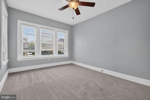 201 W MAIN ST, Leola, PA 17540