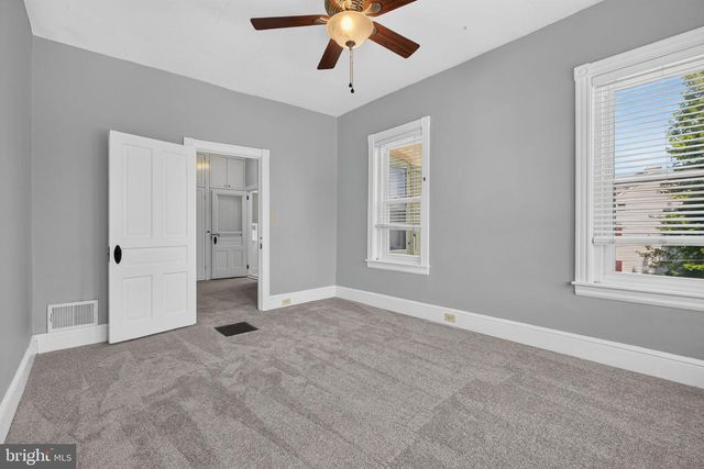 201 W MAIN ST, Leola, PA 17540