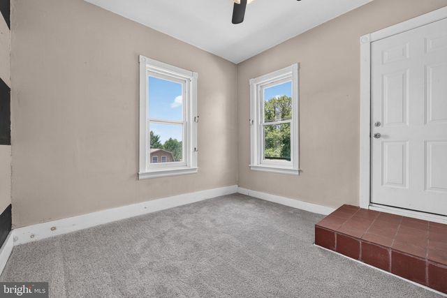 201 W MAIN ST, Leola, PA 17540