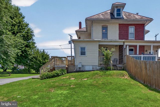 201 W MAIN ST, Leola, PA 17540